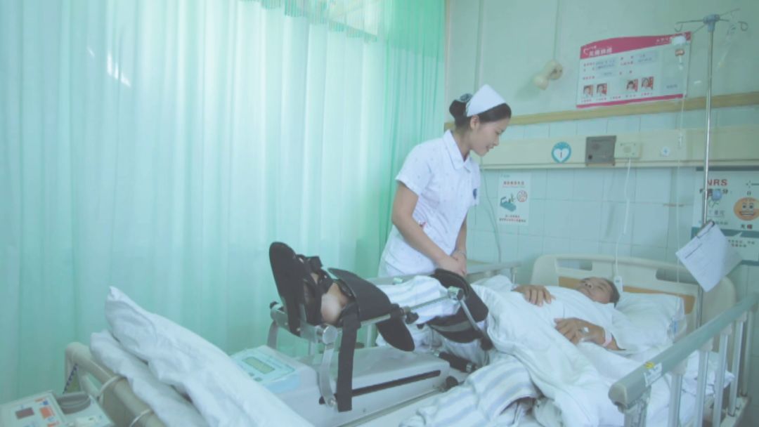 老人骨折怎样避免并发症,家里老人骨折怎么预防骨折