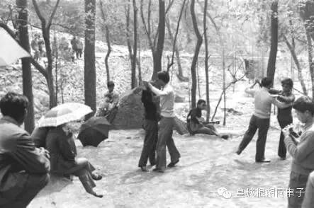 交际舞为啥会出事,交际舞为什么影响家庭