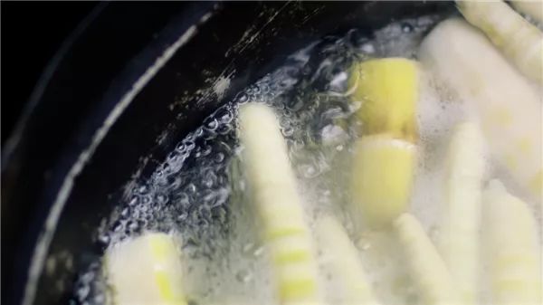 陈晓卿陈导：人间风味没我不爱吃的双手曾沾满天津皮皮虾的鲜血