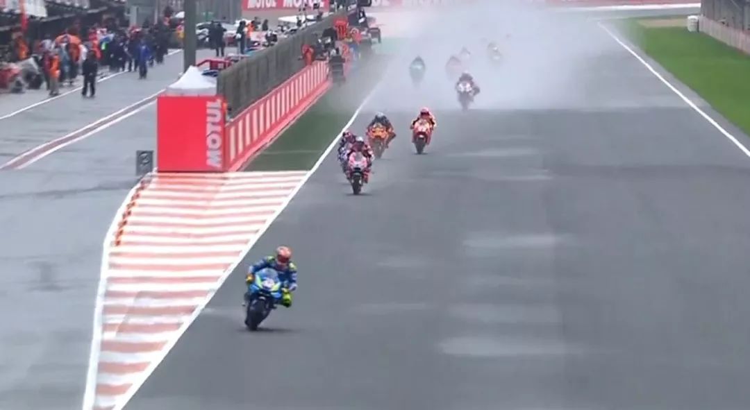 motogp罗西痛哭,motogp罗西庆祝动作