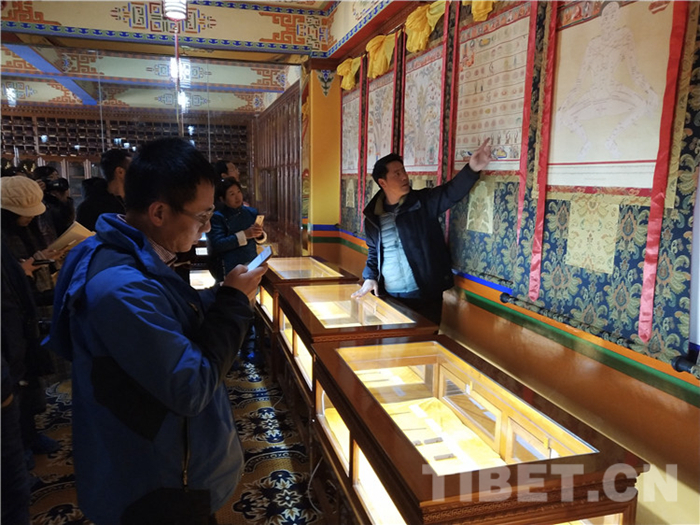 妙手仁心医德高尚,妙手仁心求真至善