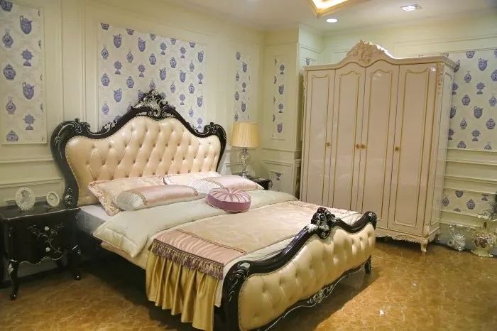 瞒不住了！神木双虎家私最低5折起售，样品狂甩，神木婆姨女子抢疯了