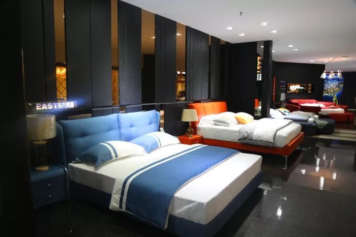 瞒不住了！神木双虎家私最低5折起售，样品狂甩，神木婆姨女子抢疯了