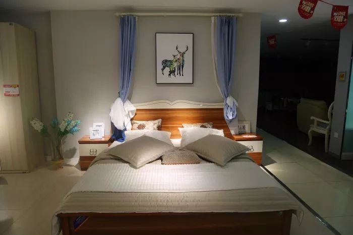 瞒不住了！神木双虎家私最低5折起售，样品狂甩，神木婆姨女子抢疯了