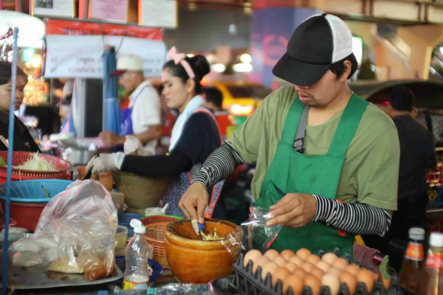 曼谷街头1打6,曼谷街头24小时攻略