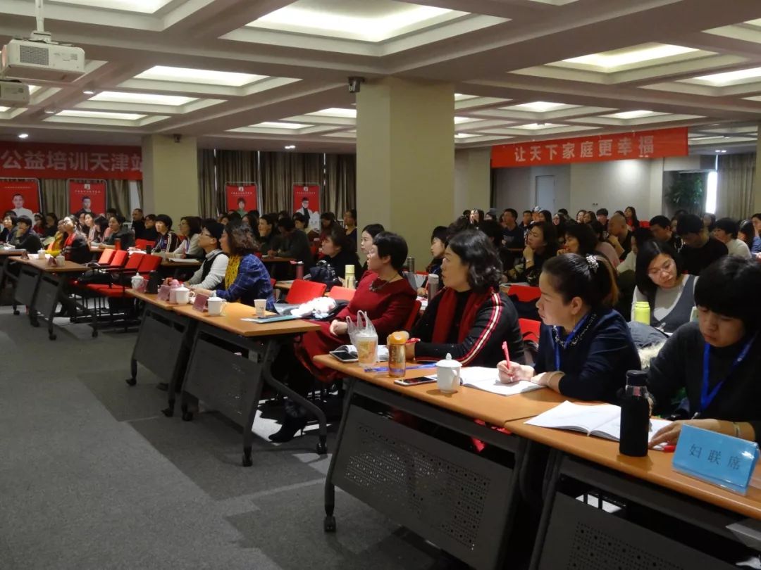 好家风育英才家庭教育讲座,传承好家风做家庭教育的传播者