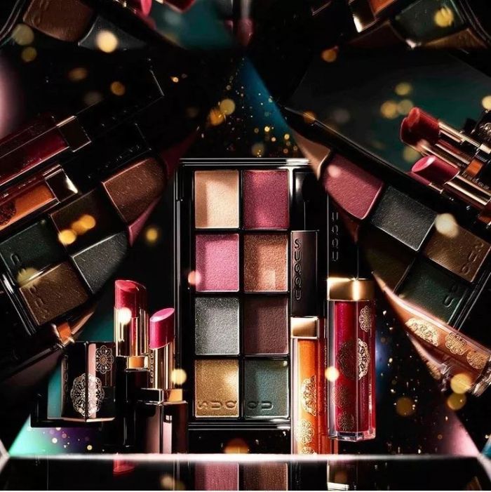 圣诞“妆”点亮平安夜