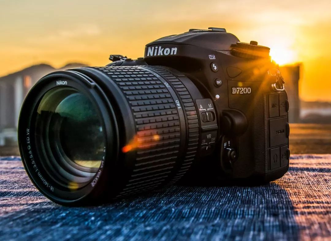 什么品牌相机最好尼康佳能,目前买尼康相机什么型号最好