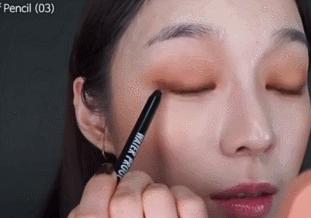 三吉彩花的妆容,可盐可酷可爱可温柔