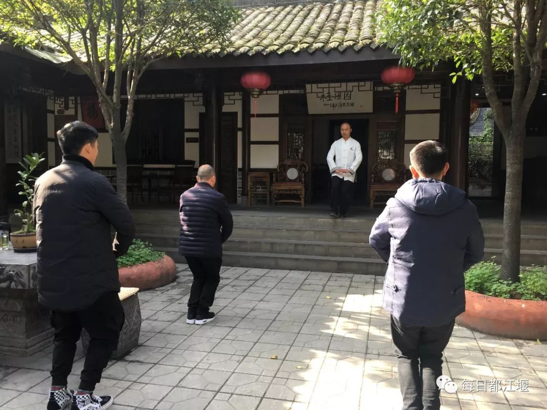 乡村旅游民宿的发展与创新,青城山下大型农家乐