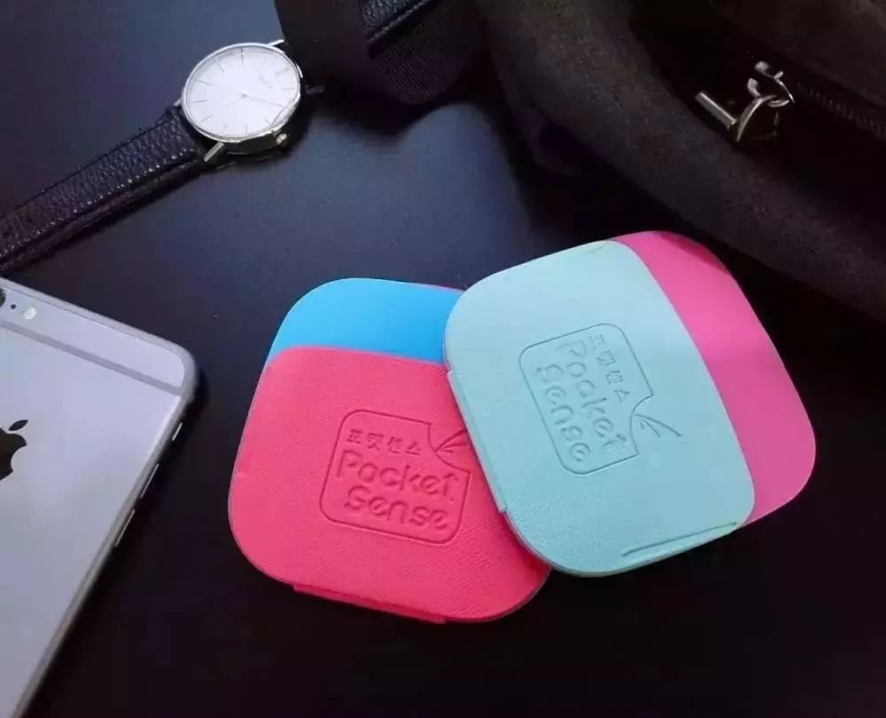 黑色纯棉衣服粘毛妙招,衣服粘毛絮用啥方法