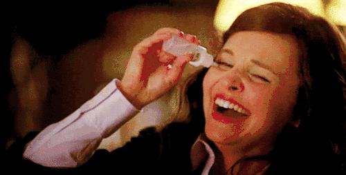 又是激凸又是露底，“蜜桃肌”的盛世美颜也有翻车时