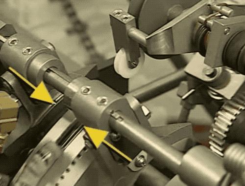 去虾头、开虾背、撕虾壳，剥虾仁的流水线长这样