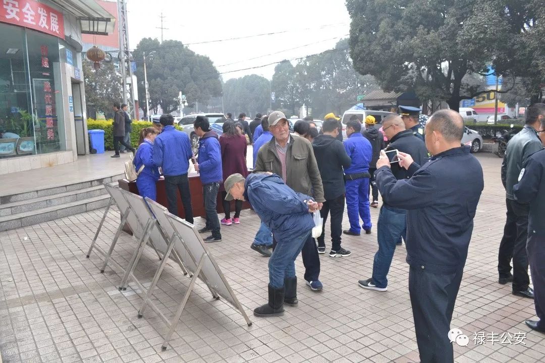 全民行动交通安全日,我市开展全国交通安全日主题活动