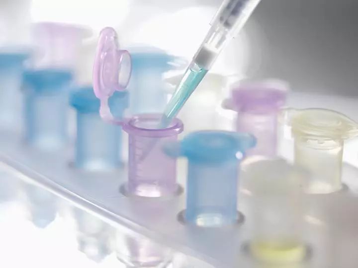 17岁男孩确诊肠癌晚期,42岁男子检查出癌症晚期