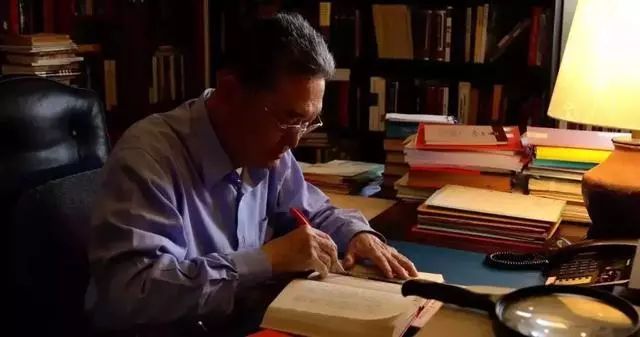 为什么名人都喜欢用钢笔,为什么以前使用很普遍的钢笔