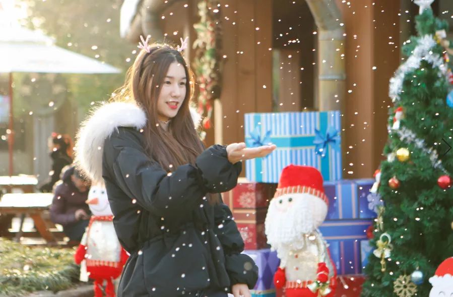 上海欢乐谷嗨翻了!50万㎡华灯齐放、圣诞市集、狂欢盛典,还能与偶像零距离接触……