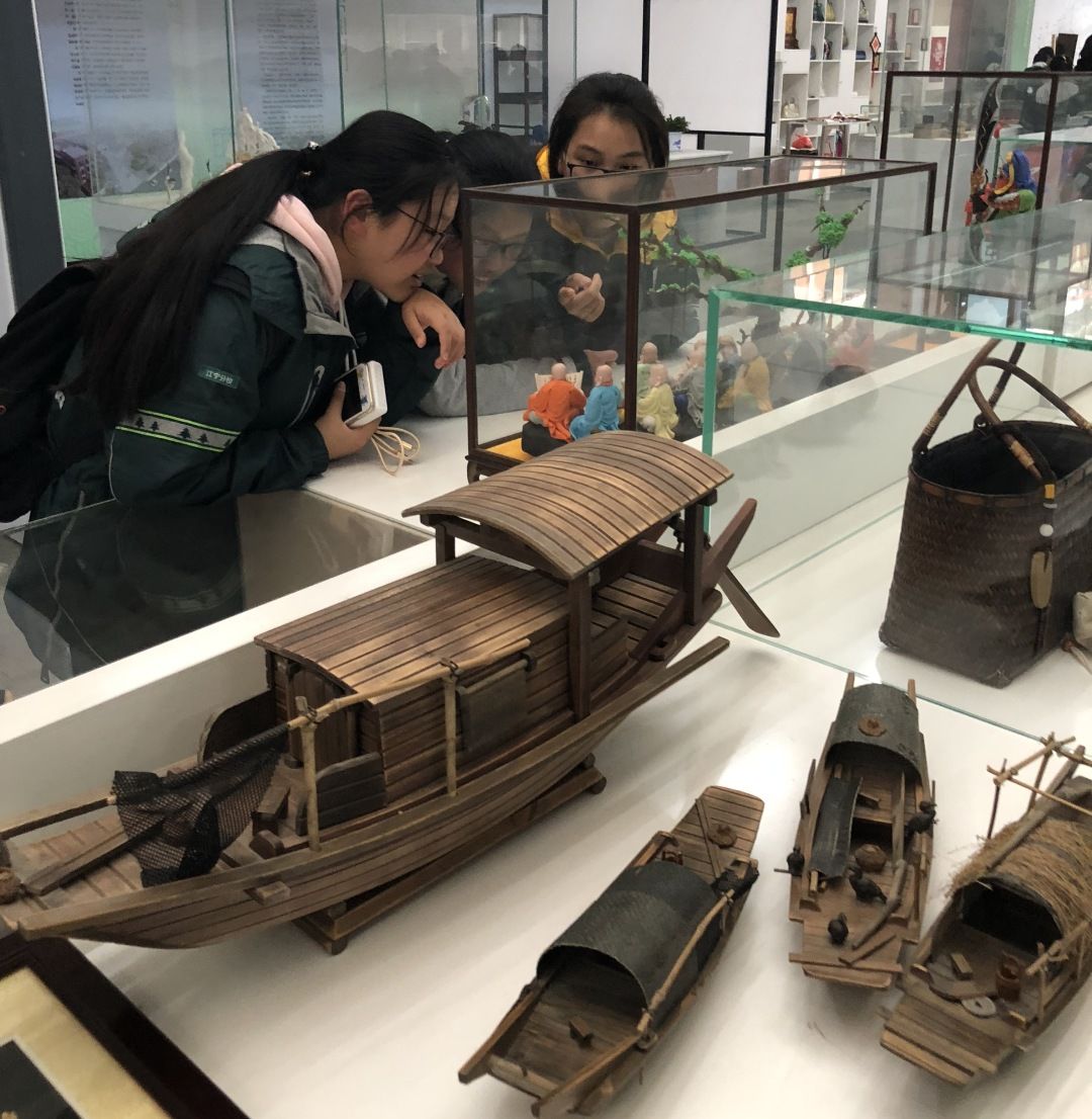 鑱屽紩鏈潵鏄嗘槑涓撳満鐩存挱甯﹀矖,鑱屽紩鏈潵绛戞ⅵ闈掓槬閭兏鐩存挱