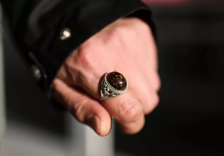 出狱之后的人都在做什么,出狱后从事殡葬行业