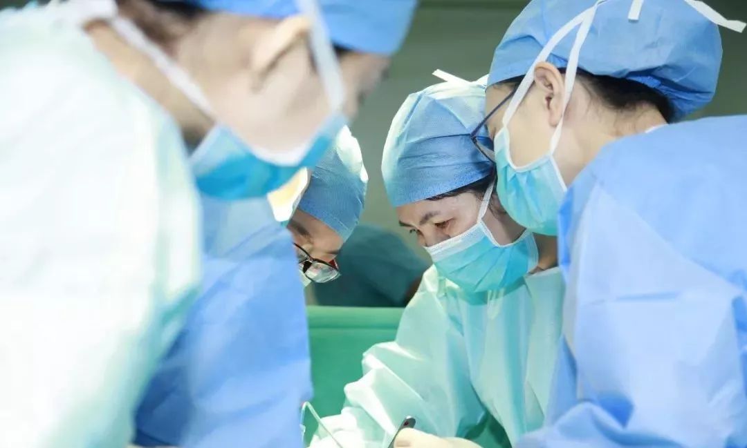 「风采」当试管双胎儿遭遇宫颈机能不全,医生妙手保母婴三人平安!