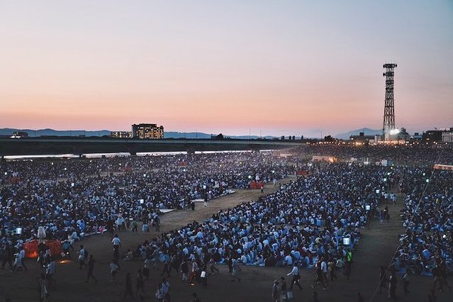 长冈花火大会的花火是哪里的,稻田花火大会