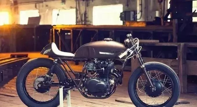 毒物/基督徒460小时的杰作“本田CB250”