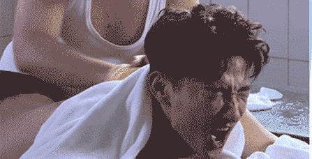 搓背再也不求人！风靡日本的弧形浴刷，轻轻一搓出污垢