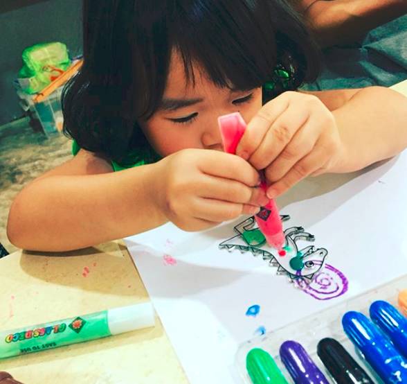 韩国amos水彩笔24色,韩国amos圣诞胶画测评