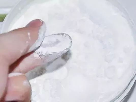 十级美颜都掩盖不住憔悴的面容,十级美颜也遮不住我的熊猫眼