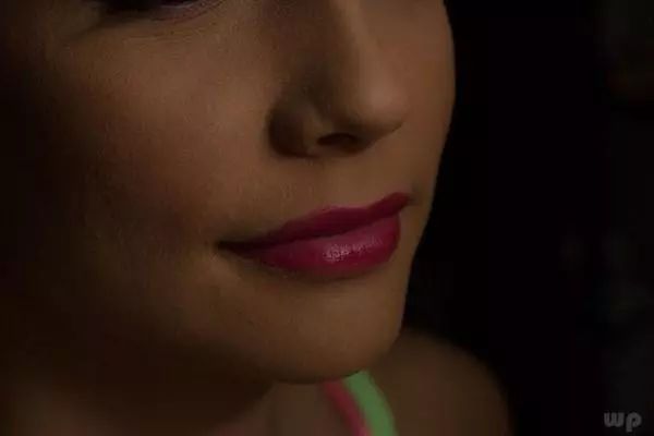 嘴唇总是干裂、起皮还出血？可能和你这个习惯有关