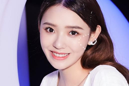 玄彬跨美妆届！“挂彩腮红”好美