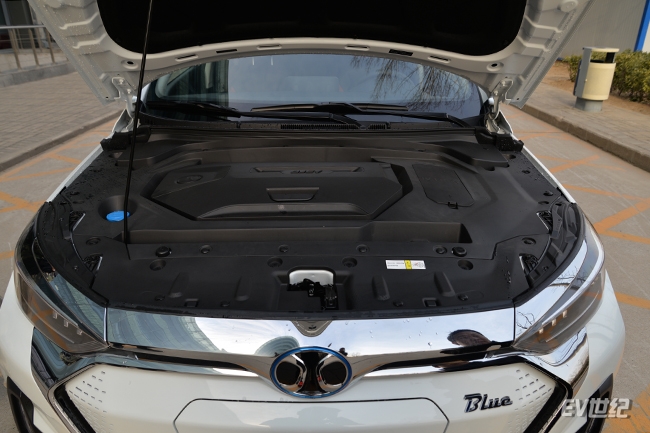 科技感满满电动汽车,满满科技感的燃油车