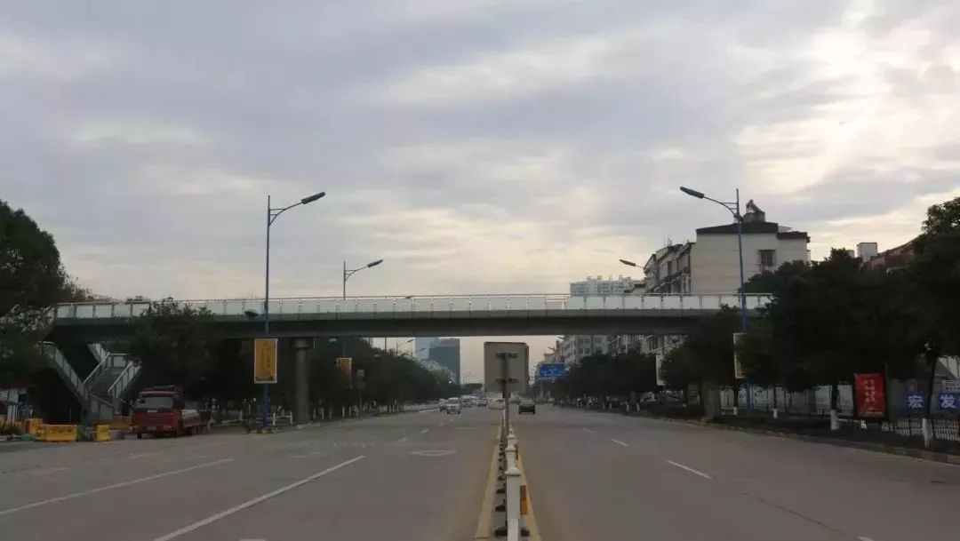 人行天桥投用,人行过街天桥将投用