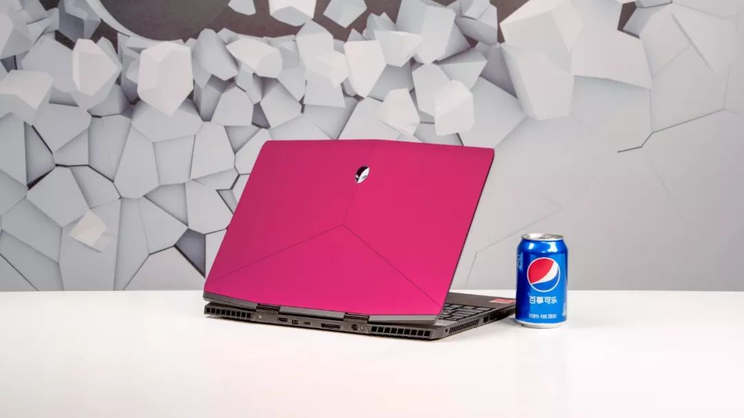 轻薄本游戏本哪个性价比高,聊一款风格大变样的轻薄游戏本