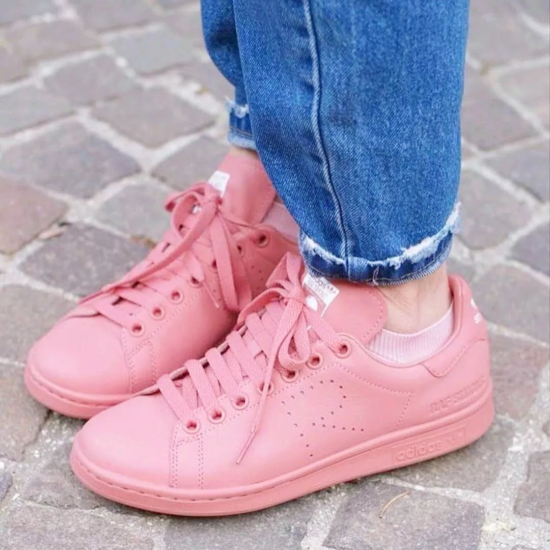 今年流行的小粉鞋,今年流行小粉鞋