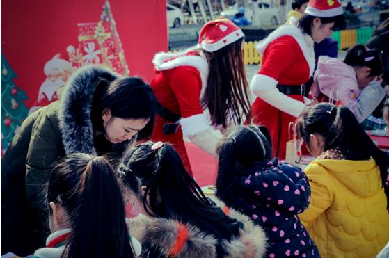 长虹国际广场“奇幻森林奇遇记”来袭现场人气爆！爆！爆！