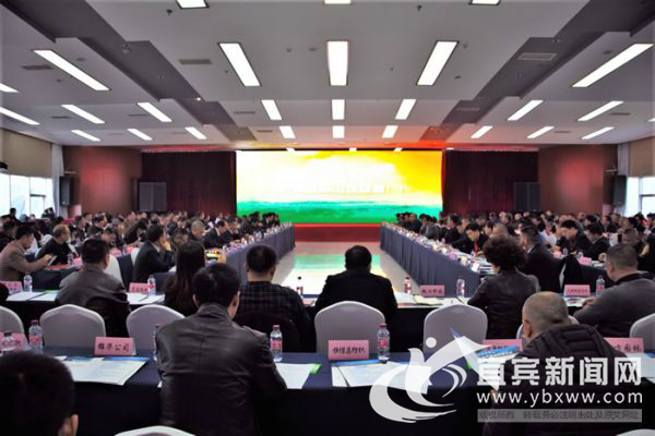 情系贫困群众热心扶贫,情系农村脱贫攻坚