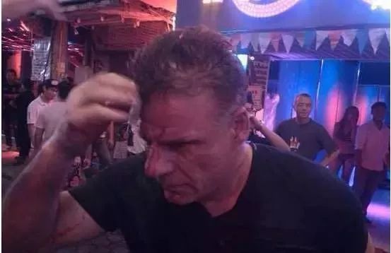 就因为不懂这些，他们在泰国被人妖打的头破血流