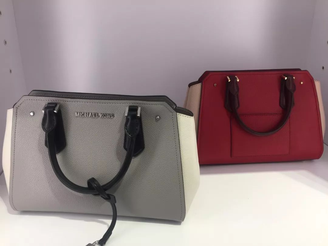 闺蜜出国发朋友圈,闺蜜刚回国晒朋友圈