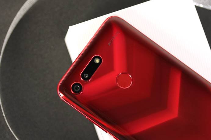 科技标杆荣耀v20不完全体验,说一说优缺点荣耀v20全方位评测