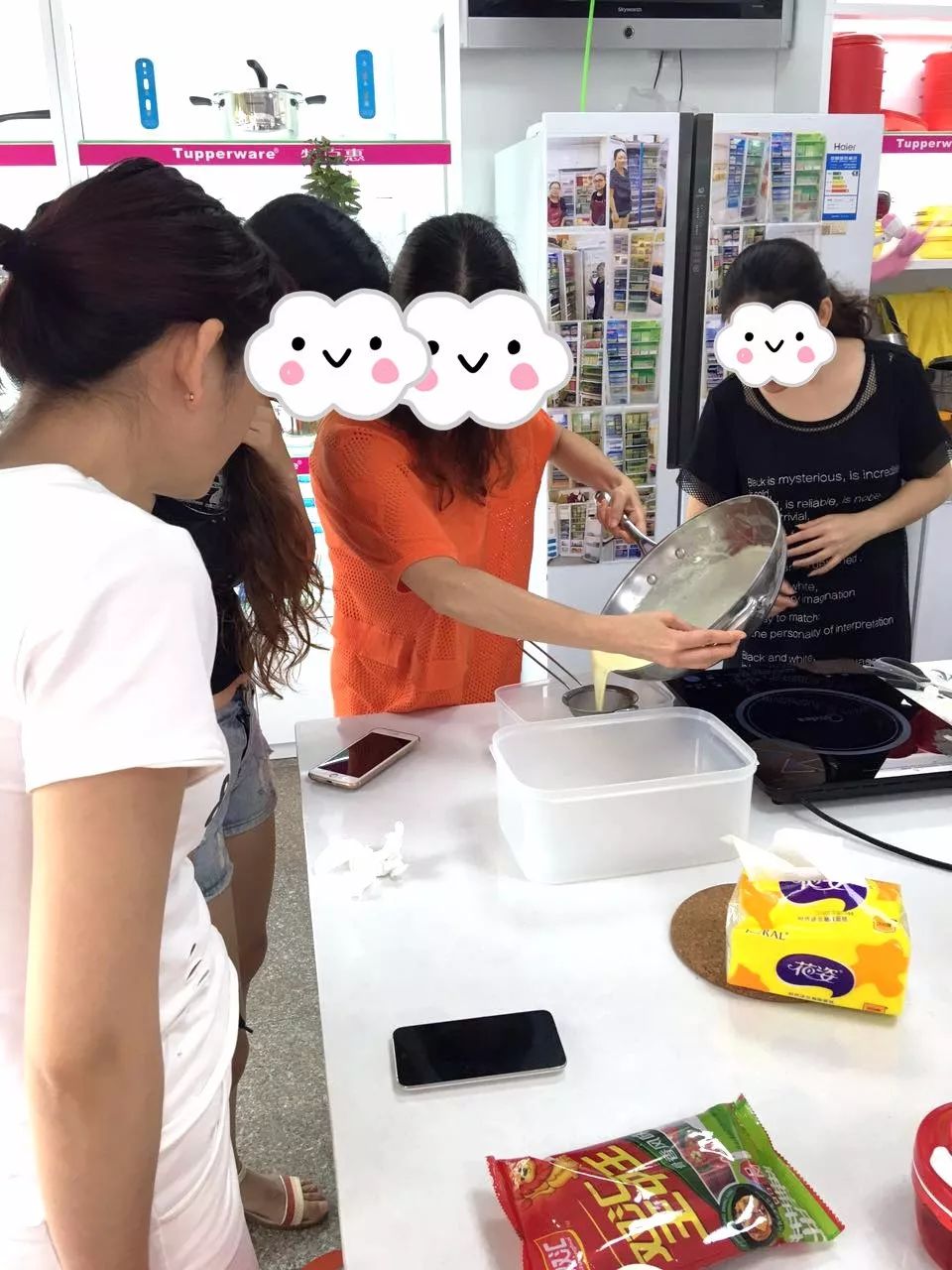 澄海老兄发现妻子没事总爱往这个小区跑，没想到是去干这个……