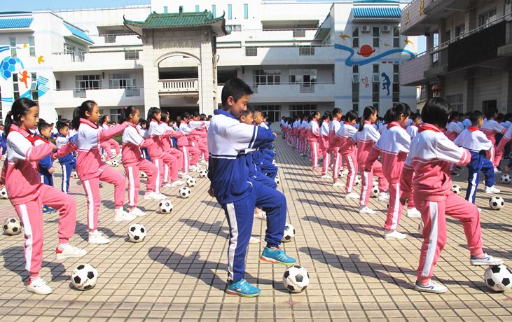 这可能是叠滘踢足球最犀利的小学！95岁“高龄”，宝刀未老！
