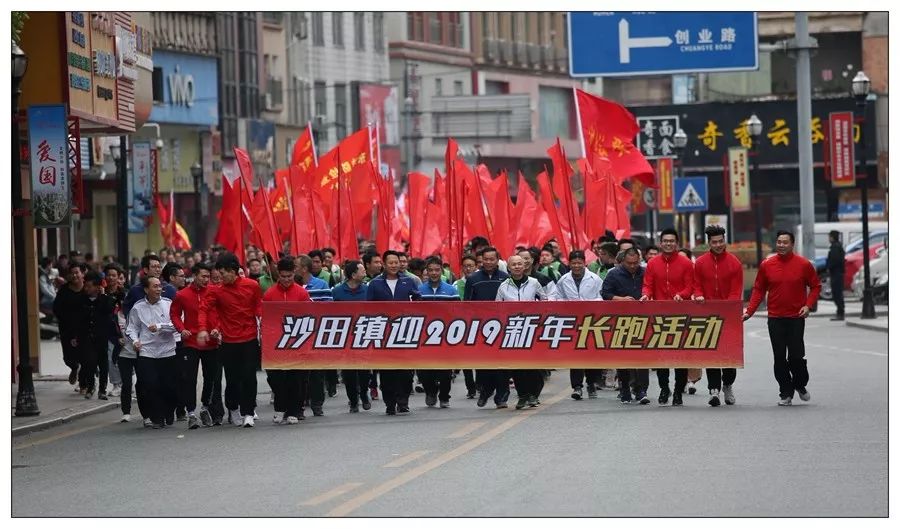 全城沸腾用最高礼遇迎接英雄,全城沸腾迎英雄