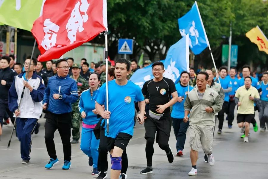 全城沸腾用最高礼遇迎接英雄,全城沸腾迎英雄