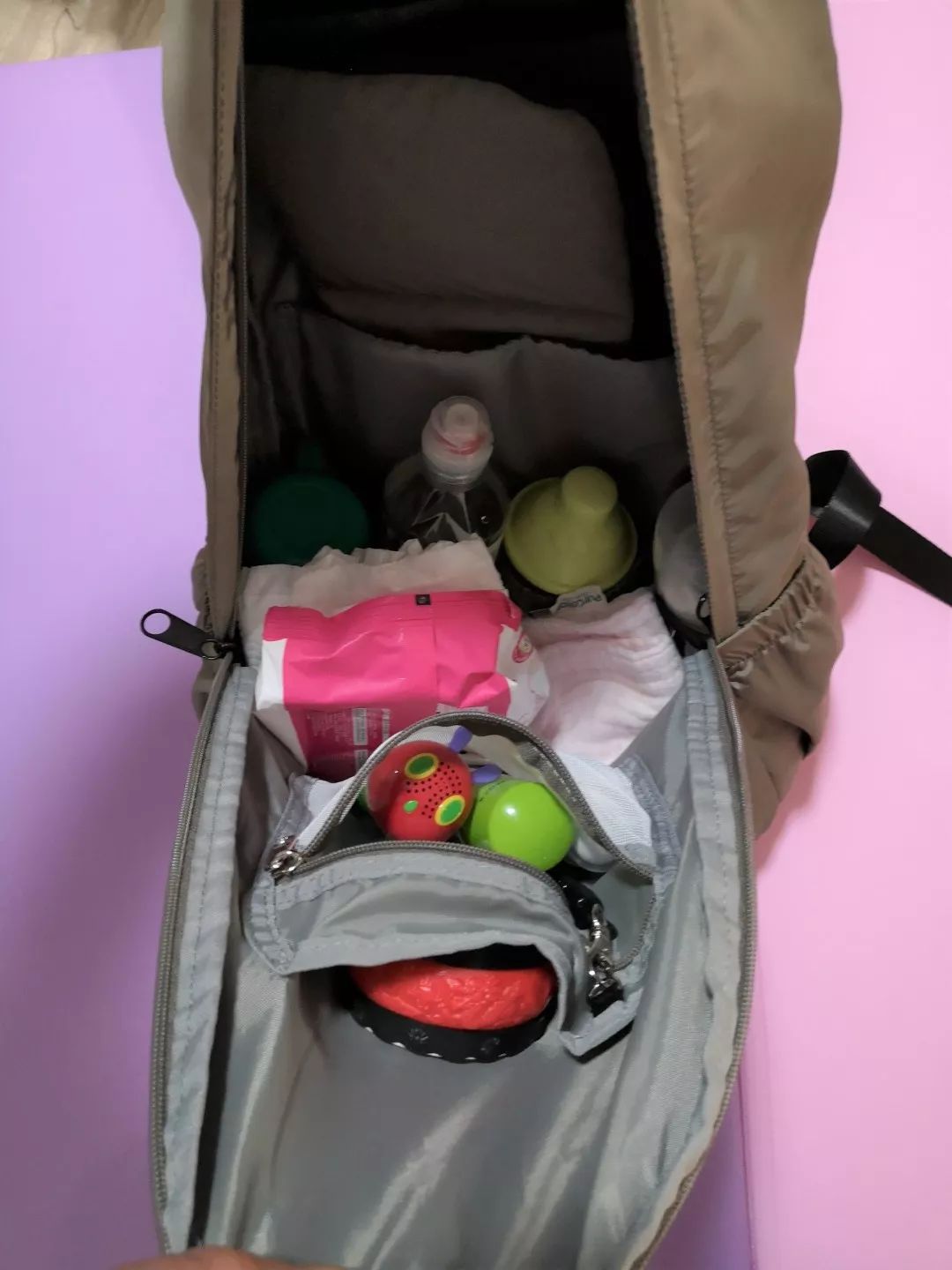 种草母婴好物！来看看别人的妈咪包里都装了些什么……