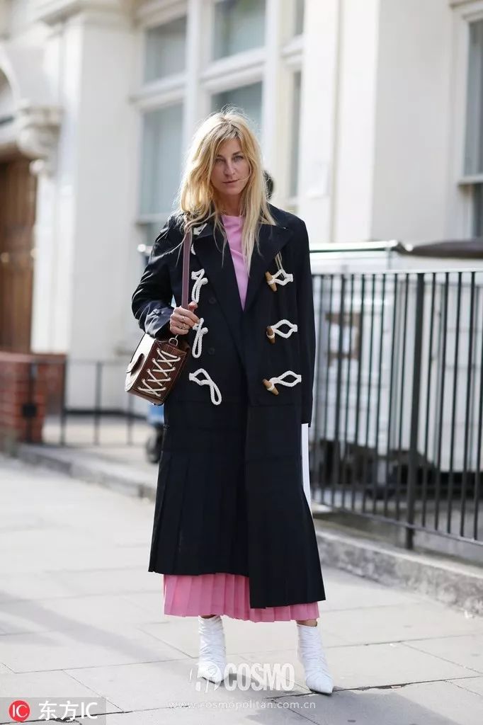 我没有年轻10岁的药，但马思纯这件“少女感”可以