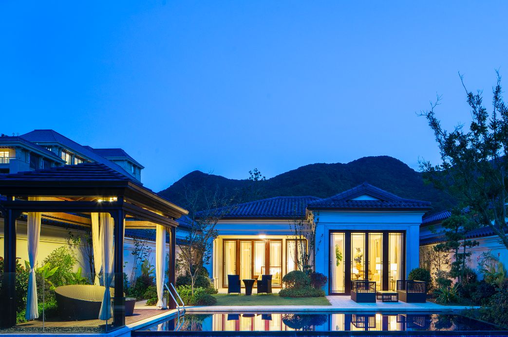 家门口离海最近的酒店，包别墅、吃海鲜畅快过冬，特惠买一送一！