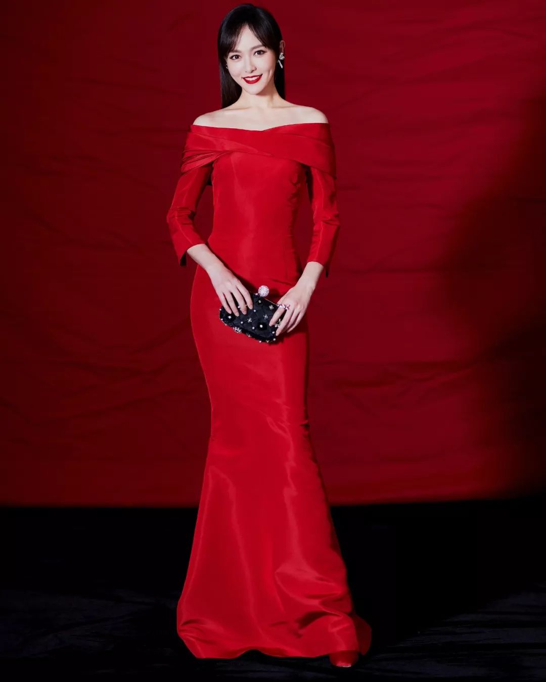 李宇春易烊千玺演绎时代感,易烊千玺穿中国红