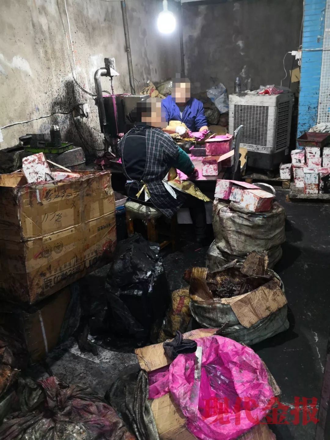 仿冒大牌的眼线笔,一元眼线笔生产过程图片