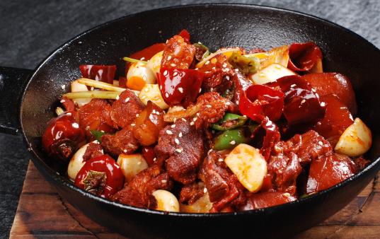 放弃工作回农村养猪,放弃高薪回家养猪